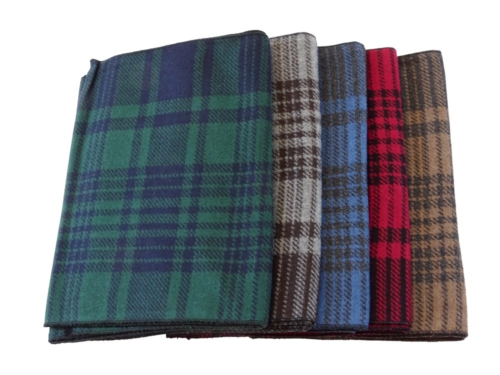 Schals, Strickschals, Winterschals,Kuschelschal maßangefertigt mit Ihrem Design, Material wird Ihrem Budget angepasst von Acryl bis Kaschmir oder Mohair. Größe nach Wunsch.