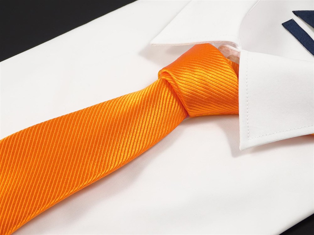 Krawatte für Herren aus 100% Seide - handgefertigt in Italien - 150 x 7 cm - orange