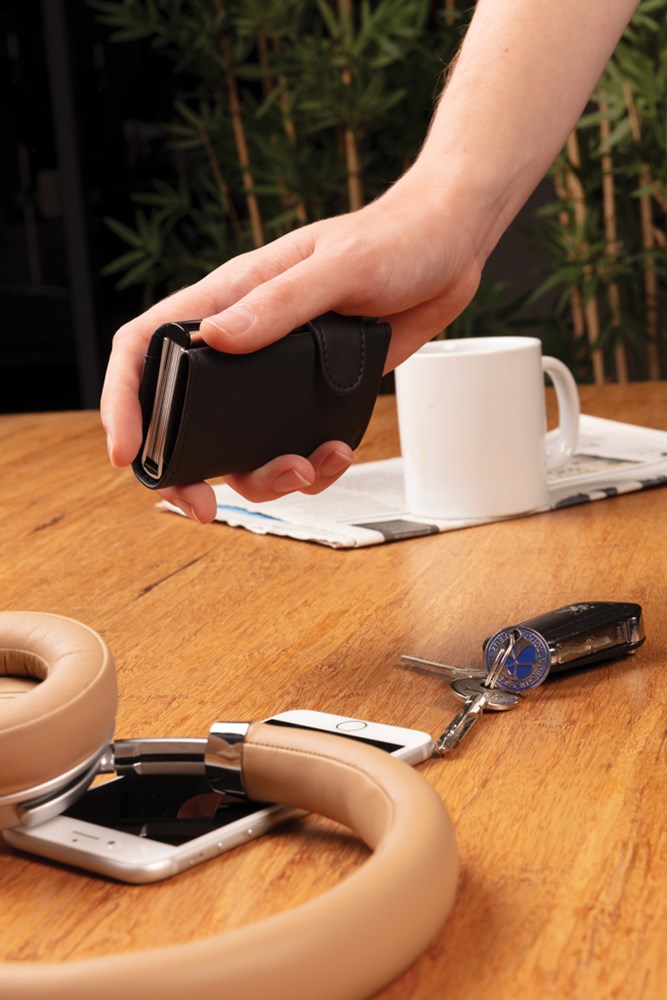 Aluminium RFID Kartenhalter mit PU-Börse Aluminium RFID Kartenhalter mit PU-Börse