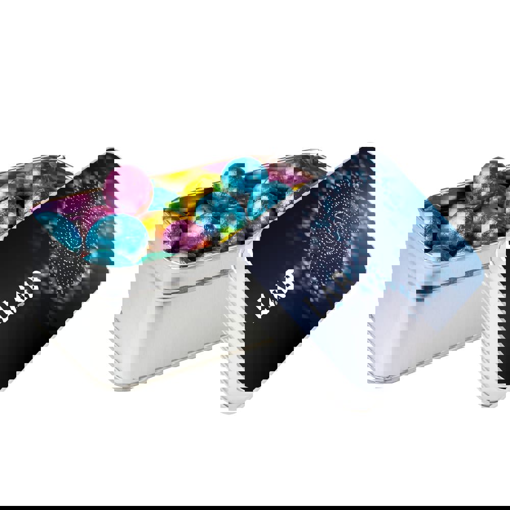 Rechteckige Dose gefüllt mit Süßigkeiten